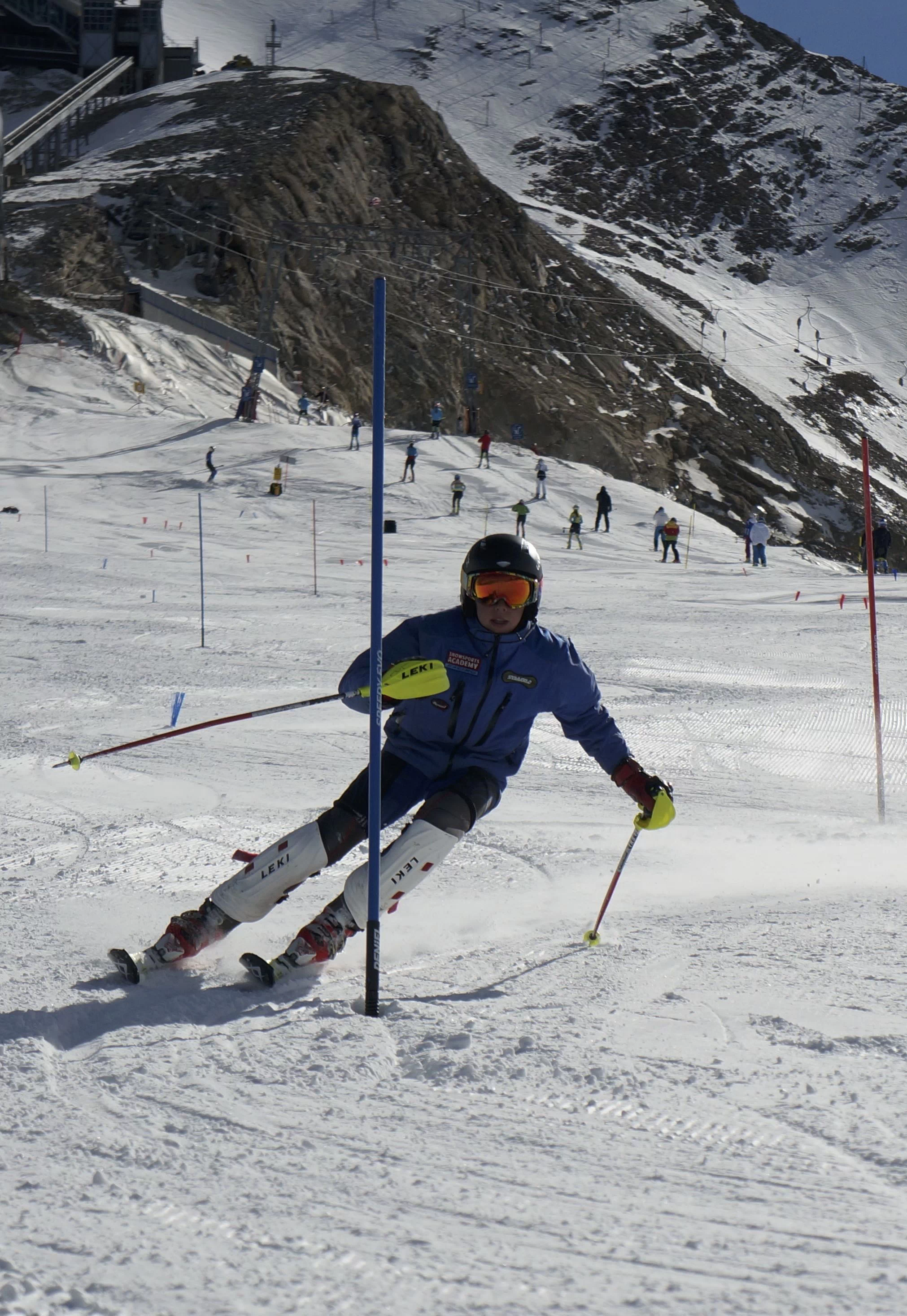 <span style="font-size:22px;color:#5e5c5c;"><strong>Rennsportliche Skiausbildung in Kaprun:</strong><br /></span>