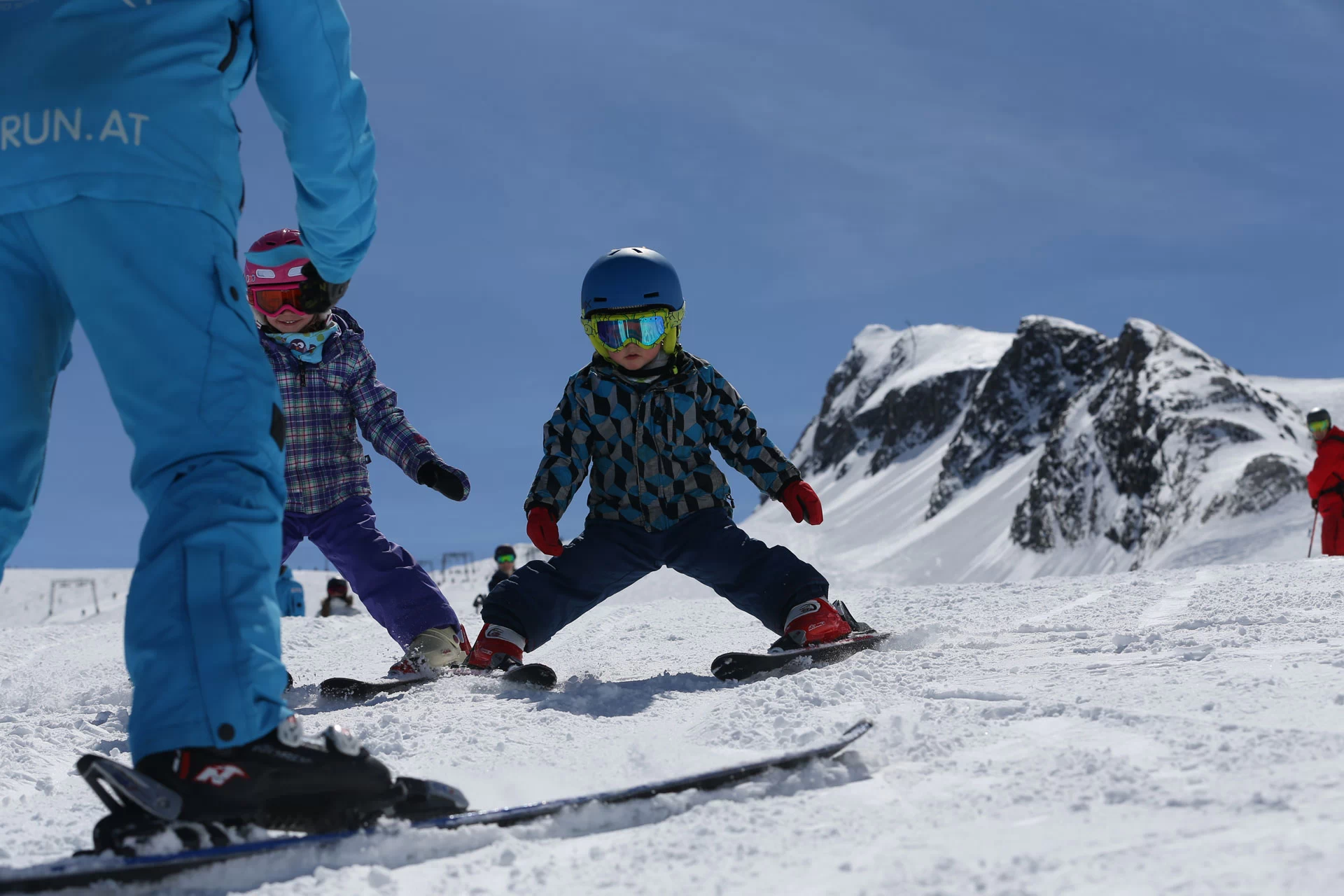  MINI CLUB  Skischule für Kinder ab 3 Jahren - Sicher und einzeln betreut!